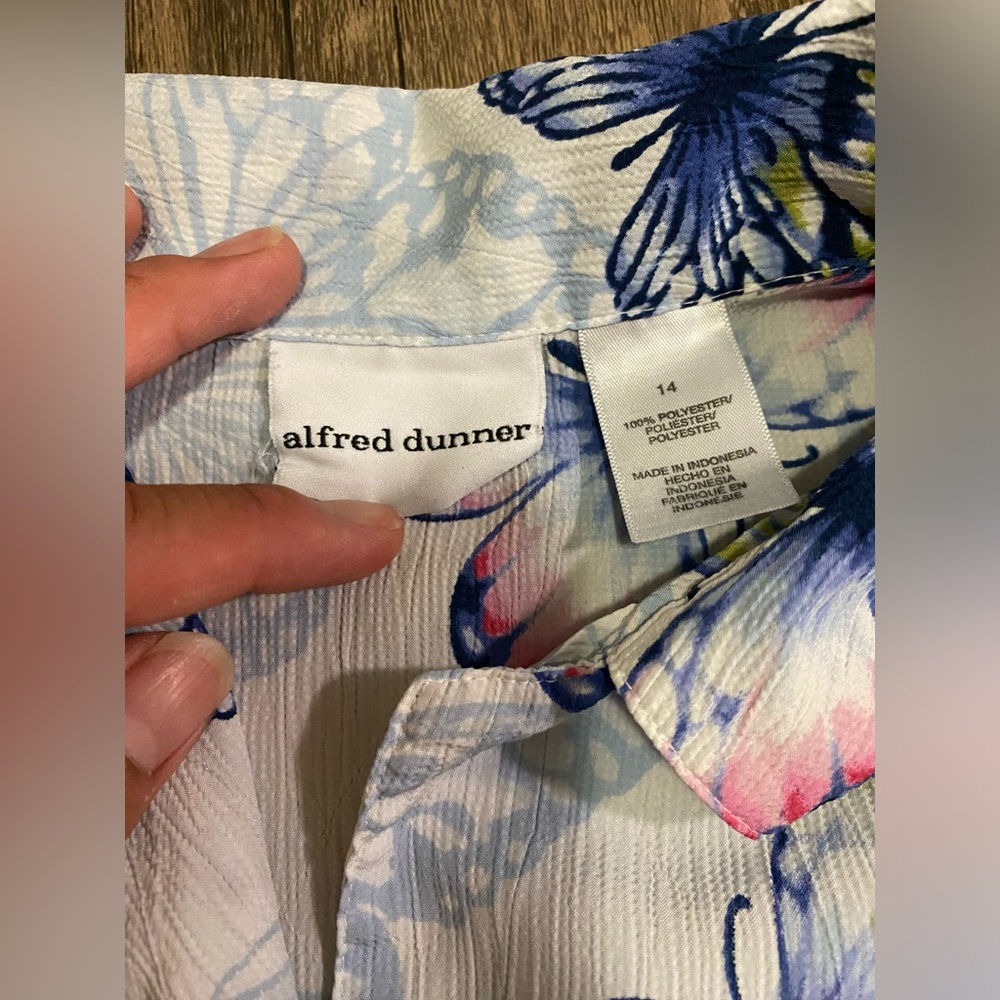 Alfred Dunner Butterfly Polo Blouse SIZE 14 - Picture 2 of 3